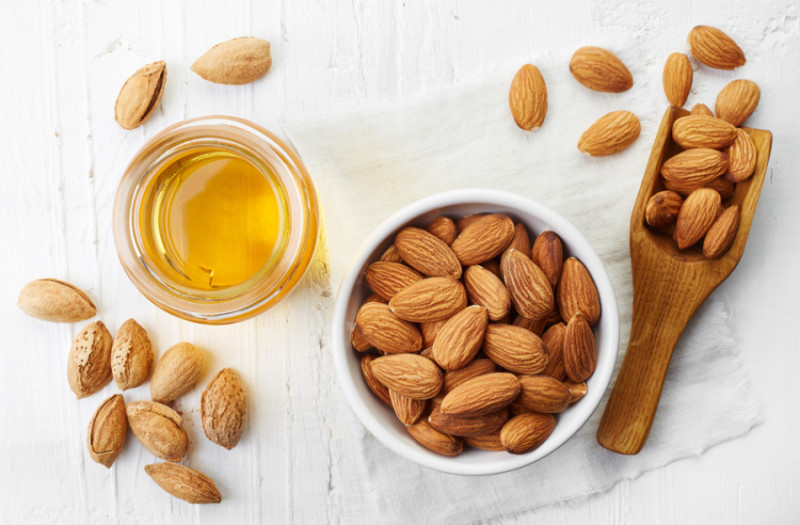 almond oil benefits for body irancosmed 1 خواص روغن بادام شیرین | فواید روغن بادام شیرین
