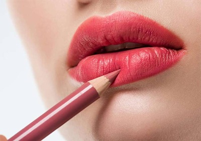 آرایش و بهداشت لب